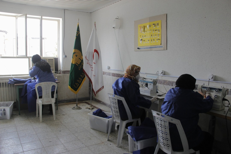 ایجاد کارگاه تولید لباس پزشکی و پرستاری به همت خیرین داوطلب در شهرستان بندرگز